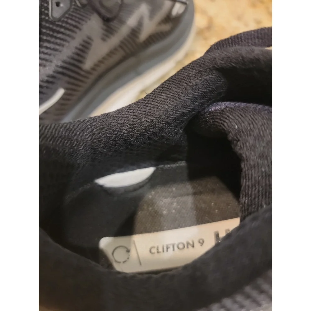Hoka One One Clifton 9 Wide Men's Road Running Shoes Size 8.5EE Black And White